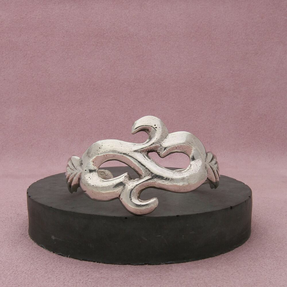 navajo sterling silver vintage sandcast scrolled cuff bracelet size 5.75in